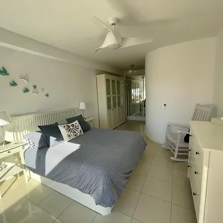 Апартаменты Bright In Mijas Costa With Shared Pool *