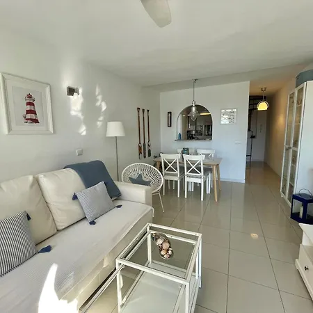 Апартаменты Bright In Mijas Costa With Shared Pool Cabopino
